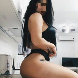 Kendi evinde görüşen escort Hande